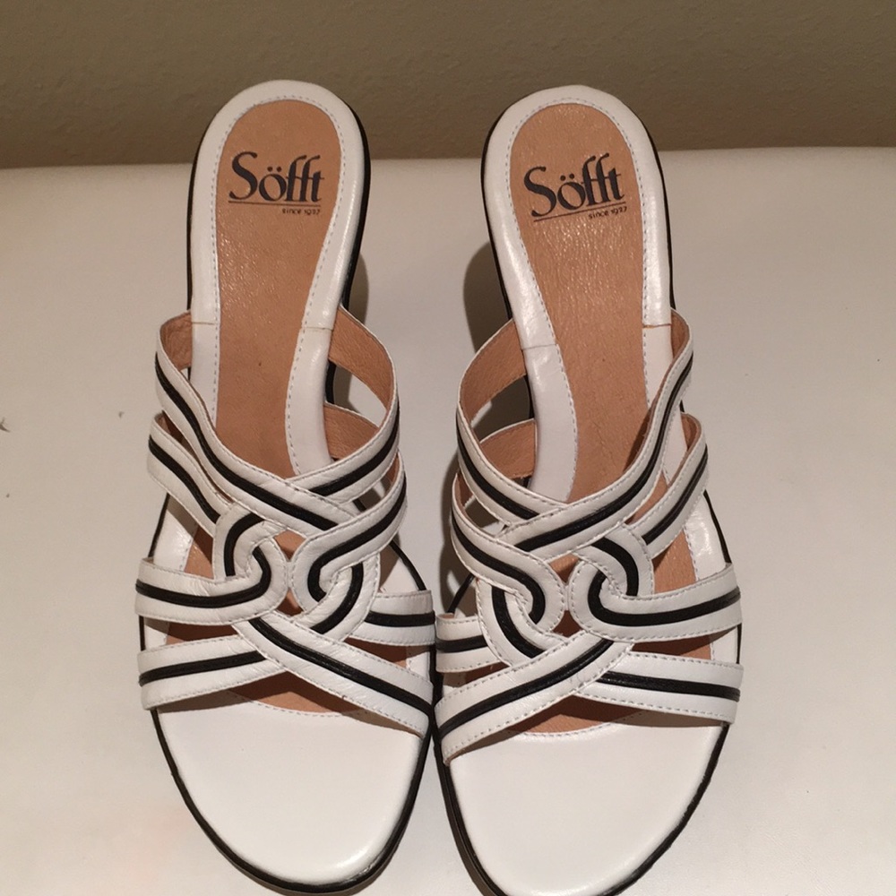Shoe - Picture 3 of 5
